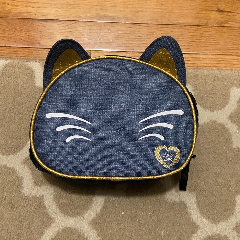 Gently Used Artic Zone Cat Lunch Bag